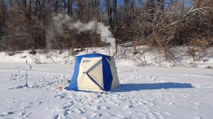 ТАК МЫ С ДРУГОМ ЕЩЁ НЕ РЫБАЧИЛИ! ЛОВЛЯ РЫБЫ В СИЛЬНЫЙ МОРОЗ ВОЗЛЕ ПЕЧИ