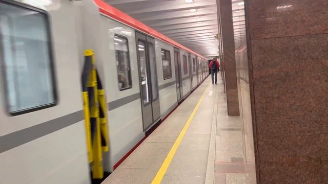 Отправление 1 балтийца сообщением Девяткино-Проспект Ветеранов от станции Ленинский проспект.