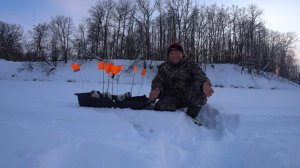 ВОТ ЭТО ЩУКА МОНСТР НА 5 КГ! ВОТ ЭТО БОРЬБА! ПЕРВЫЙ ЛЕД! РЫБАЛКА НА ЖЕРЛИЦЫ НА РЕКЕ!