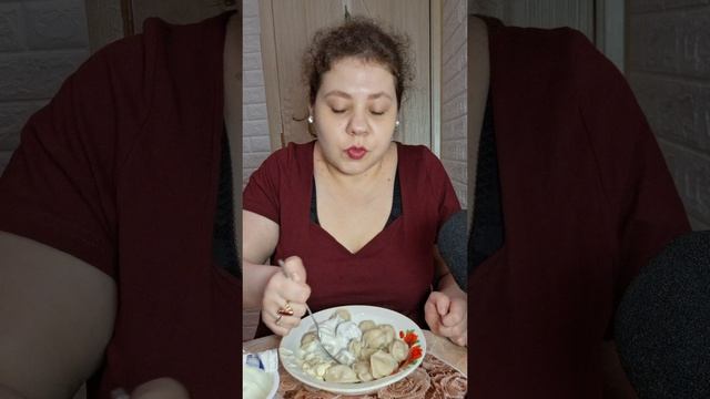 Мукбанг Пельмени/Говорить ли подруге об измене ее мужа?
