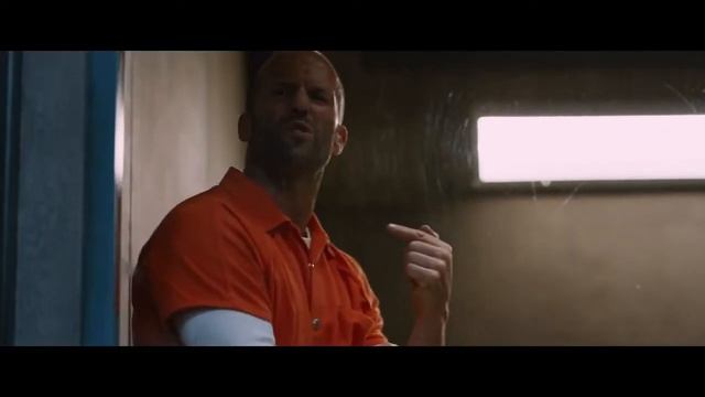 Люк Хоббс и Деккард Шоу Момент из тюряги смотреть онлайн