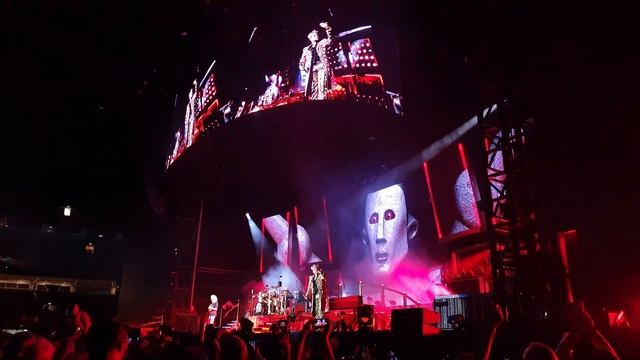 We Will Rock You - Queen + Adam Lambert (Rhapsody Tour Sydney 2020) смотреть онлайн