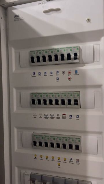 Трудности монтажа 26. Скрытый щиток за декоративной панелью стены смотреть онлайн