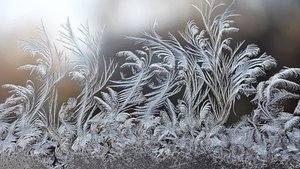 Морозные узоры на окне своими руками