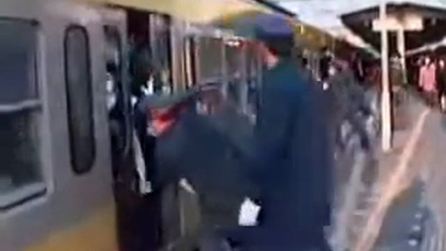 Японские электрички, НУ ЯПОНЦЫ И ДАЮТ! смотреть онлайн