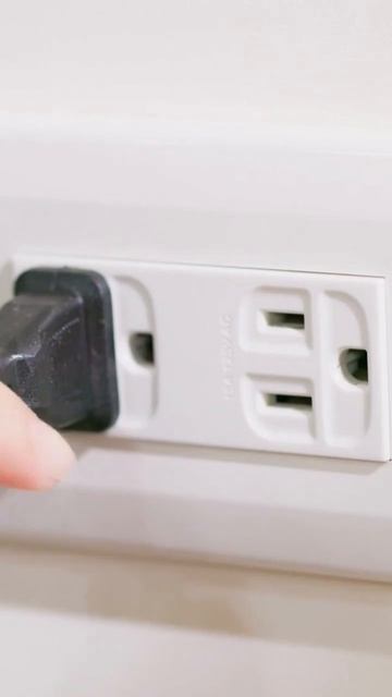 Британские вилки и розетки: почему они отличаются? #ток #электроника #интересно #физика #шортс #фак смотреть онлайн