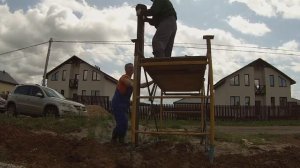 Как забить столбы для забора .