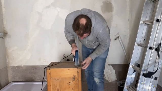 Converting an antique nightstand into a washbasin in 7 minutes! Upcycling in Italy смотреть онлайн