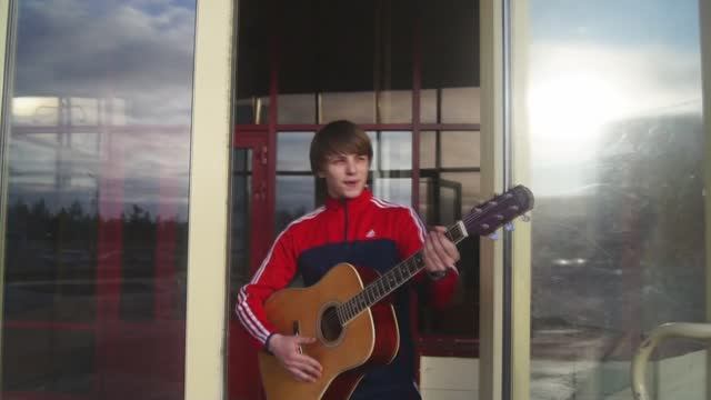 МЫ не забудем эти 11 лет. Последний звонок смотреть онлайн