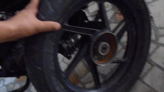 How to install fatt tyre in pulsar // how to install big tyre in pulsar 180 or 150 смотреть онлайн