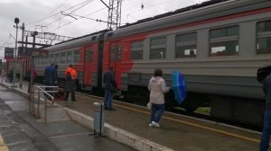 Поезда, электрички, ласточка! Смотрим как уезжают поезда.