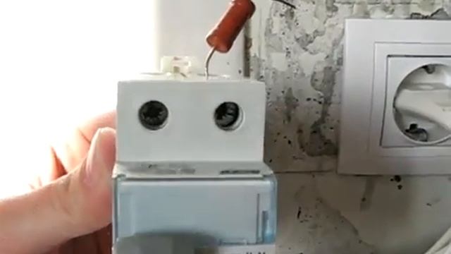 10 mA Residual Current Device (RCD) Test.flv смотреть онлайн