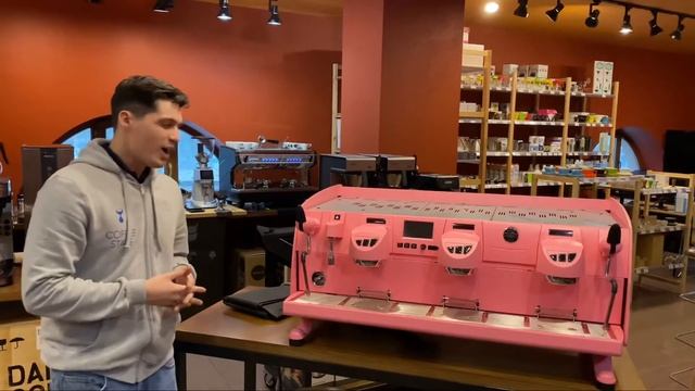 Саратов рулит. Розовая Victoria Arduiono уезжает в новую кофейню г.Саратов смотреть онлайн