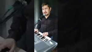 ДУШУ РВЁТ!!! У курского вокзала стою я молодой.