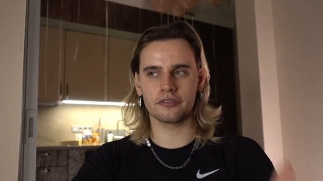 Читаю хейтерские комментарии про себя на Дзене ( 18+ ) смотреть онлайн