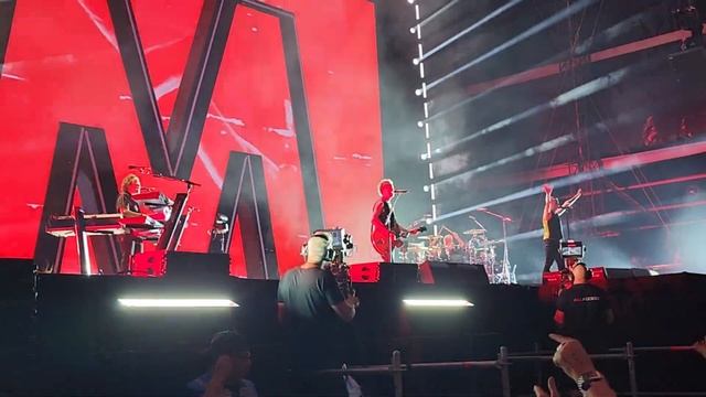 PERSONAL JESUS - DEPECHE MODE - LIVE смотреть онлайн