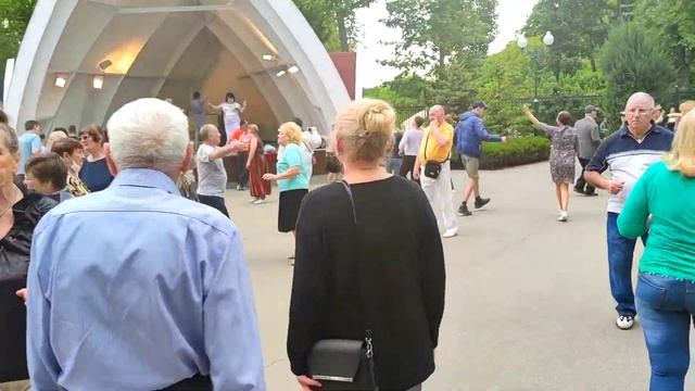 Все пучком Танцы в парке Горького Май 2021 Харьков смотреть онлайн