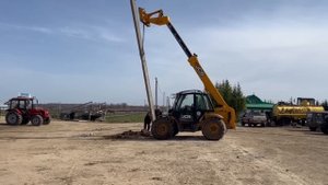 Настоящие будни фермера | Сбили световой столб | JCB как всегда выручает