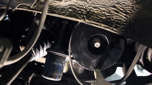 Как открутить или затянуть болт шкива коленвала. Петля на ремне - универсальный метод для всех авто. смотреть онлайн