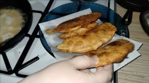 ПРОСТАЯ ЖИЗНЬ АНДРЕЙ ПОПРОСИЛ ЧЕБУРЕКИ  ЖАРИМ  ЖИЗНЬ В НЕБОЛЬШОМ ГОРОДКЕ