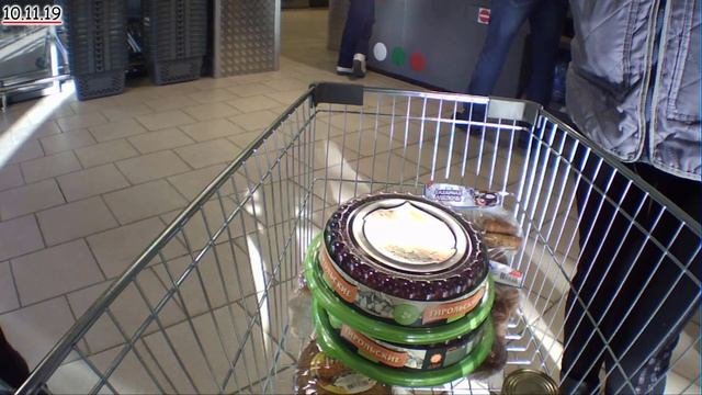 Просрочка в Пятёрочке! Самые добрые и весёлые сотрудницы! Утилизировали просрочку!