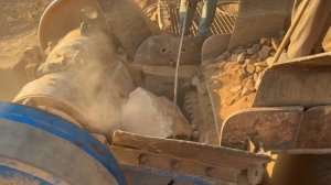 Строительство, дробление щебёнки