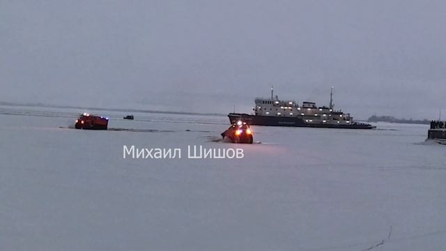 Проваливание под лёд вездеходов «Бурлак» от МЧС на плановых учениях «Безопасная Арктика — 2025».