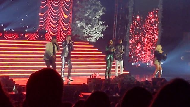 Pentatonix - Jingle Bells LIVE - Rosemont Theatre, IL - 12192019 CHRISTMAS TOUR