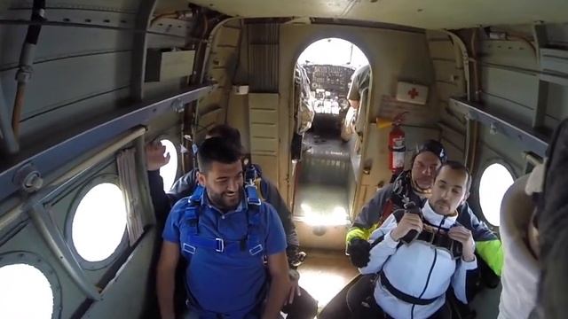 Первый прыжок с парашютом тандем Киев Чернигов смотреть онлайн