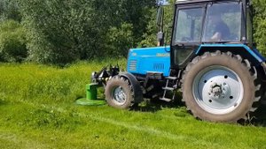 МТЗ-82 с передней косилкой и подборщиком