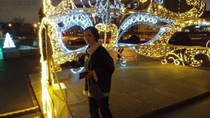 Площадь у театра Российской Армии в предновогоднем убранстве