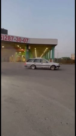 БЕШЕНЫЙ САРАЙ - TOYOTA CARINA на 3S-GE. ВАЛИТ БОКОМ. #shorts