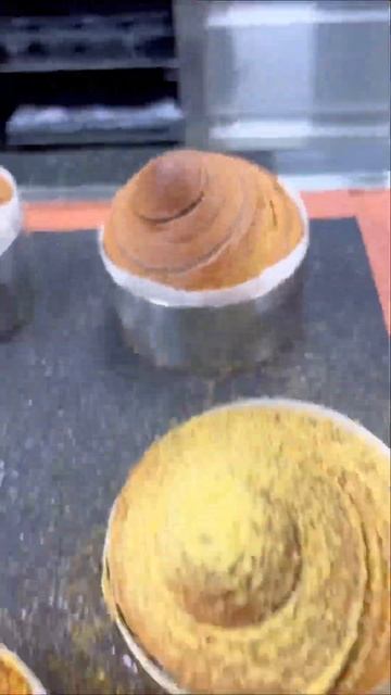 Слоеная бриошь с кремом!Умеете работать со слоено-дрожжевым тестом? #круассан смотреть онлайн