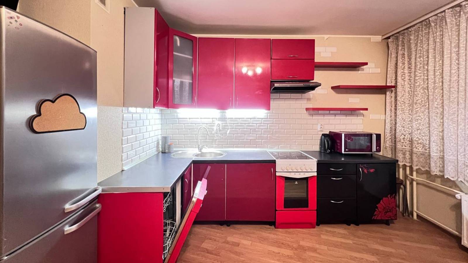 Уютная и просторная квартира-студия для длительной аренды. смотреть онлайн