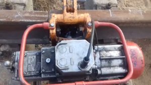 Сверловка отверствий в рельсе.Станком СТР-2. Железная дорога Аляски.