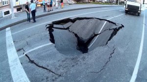 Как объехать яму через сплошную и не лишиться прав: эксперт поделился советом