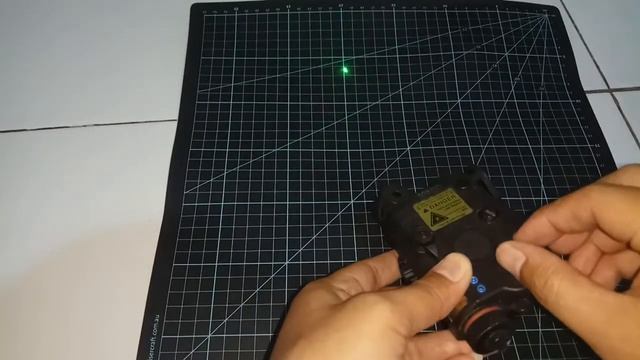 ACTIONUNION Airsoft PEQ 15 Pro Green Laser PEQ Box IR Invicible Laser White LED Flashlight смотреть онлайн