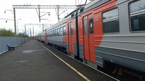 Электровоз 3ЭС5К-1319 с грузовым и приветом и ЭД9М-0085  с приветом