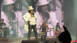 Alice Cooper, Schools Out/Another Brick in the Wall.  Ending of the show with introductions.  4K