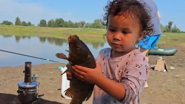 Деревенские будни | Решили немного отдохнуть от работы и порыбачить смотреть онлайн