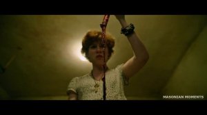 Кровь хлынула из раковины на Беверли | Оно (2017)