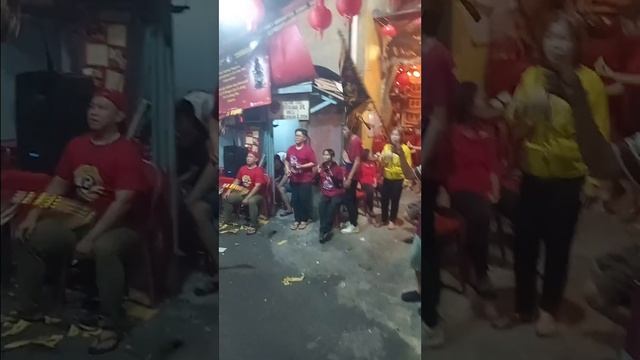 Fat cu kong sejit. -- 28 april 2024 , glodok,Batavia(4) смотреть онлайн