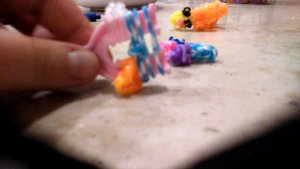 Как сплести бабочку из резинок