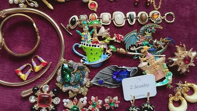 231. РАСПРОДАЖА!!! бижутерии. Броши, серьги, колье от 100 рублей!
