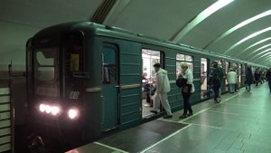 Московский Метрополитен 81-717/714 серии 10099 и 10102 на станции Коньково