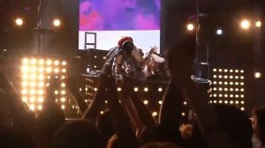 Rihanna - S&M Feat. Britney Spears  (Live At Billboard Music Awards 2011) HD