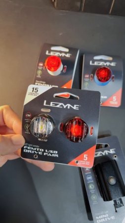 Яркие велосипедные фонари Lezyne с зарядкой по USB | Lezyne Femto // Lezyne Mini Drive