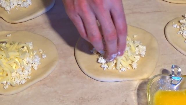 Без втасване! Това са най-вкусните Пърленки със сирене и кашкавал, които съм правил до сега! смотреть онлайн