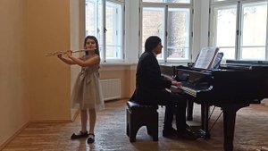 Соната Ж. Лойе (флейта)/ Jean-Baptiste Loeillet , Sonata (Flute) - Вероника Чижик , 6 лет