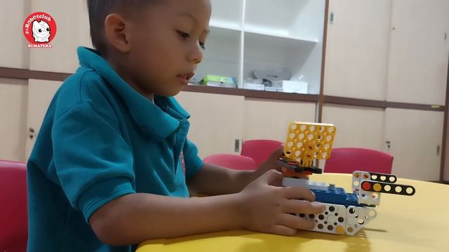 Muhammad Althaf Abrisyam - Robot Tank смотреть онлайн